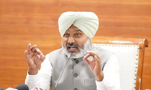 कर्ज के बोझ से दबे Punjab को झटका, केंद्र ने उधार लेने की सीमा 16,676 करोड़ रुपये घटाई कर्ज के बोझ से दबे Punjab को झटका, केंद्र ने उधार लेने की सीमा 16,676 करोड़ रुपये घटाई