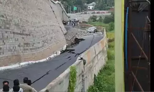 कूरियाड के बाद थलप्पारा में सड़क में दरारें; क्षेत्र में बारिश जारी