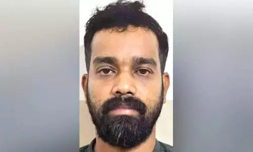 रेलवे ट्रैक पर चल रही महिला को धक्का देने और हार चुराने के आरोप में व्यक्ति गिरफ्तार रेलवे ट्रैक पर चल रही महिला को धक्का देने और हार चुराने के आरोप में व्यक्ति गिरफ्तार