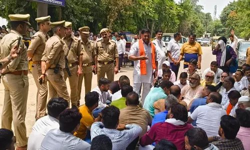 Ghaziabad: छात्र की पिटाई पर भड़का त्यागी-भूमिहार समाज, किया जोरदार प्रदर्शन Ghaziabad: छात्र की पिटाई पर भड़का त्यागी-भूमिहार समाज, किया जोरदार प्रदर्शन