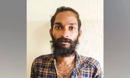 लड़की से बलात्कार करने वाले व्यक्ति को 39 साल सश्रम कारावास और 2,40,000 रुपये का जुर्माना लड़की से बलात्कार करने वाले व्यक्ति को 39 साल सश्रम कारावास और 2,40,000 रुपये का जुर्माना