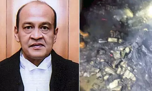 सुप्रीम कोर्ट ने जस्टिस यशवंत वर्मा पर एफआईआर दर्ज कराने की मांग वाली याचिका खारिज की सुप्रीम कोर्ट ने जस्टिस यशवंत वर्मा पर एफआईआर दर्ज कराने की मांग वाली याचिका खारिज की