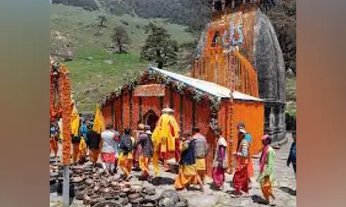 Uttarakhand: भव्य समारोह के बीच श्रद्धालुओं के लिए खुले श्री मद्महेश्वर मंदिर के कपाट Uttarakhand: भव्य समारोह के बीच श्रद्धालुओं के लिए खुले श्री मद्महेश्वर मंदिर के कपाट