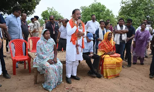 ढ़ोढ़रीखाला पारा में CM साय ने लगाई चौपाल ढ़ोढ़रीखाला पारा में CM साय ने लगाई चौपाल