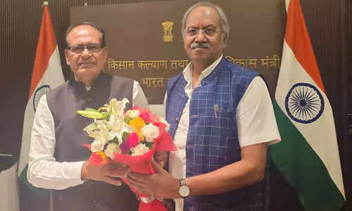 बृजमोहन ने शिवराज से किसानों की आय बढ़ाने जैसी योजनाओं पर की चर्चा बृजमोहन ने शिवराज से किसानों की आय बढ़ाने जैसी योजनाओं पर की चर्चा