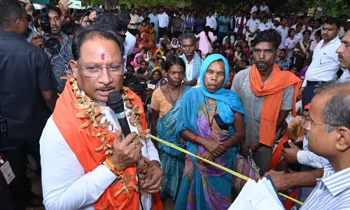 मुख्यमंत्री विष्णुदेव साय का हरगवां गांव में औचक दौरा