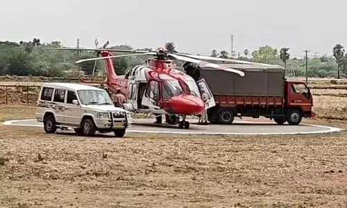Telangana : मंत्री उत्तम के हेलीकॉप्टर की आपात लैंडिंग Telangana : मंत्री उत्तम के हेलीकॉप्टर की आपात लैंडिंग
