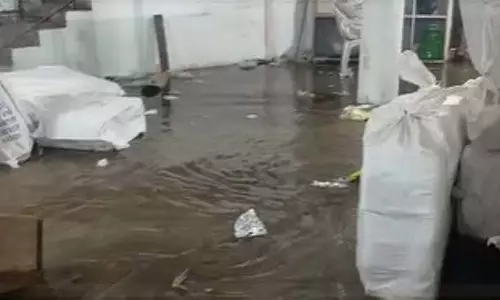 भारी बारिश के कारण Mapusa के इस्सर ट्रेड सेंटर में भयंकर जलभराव