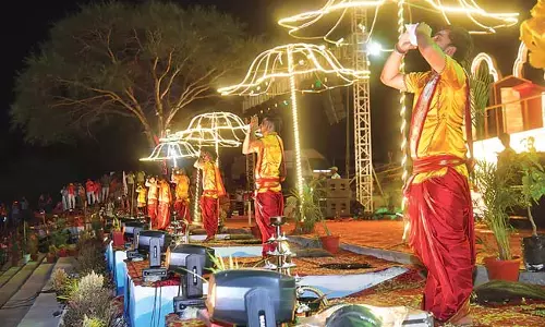 Telangana : सभी भक्तों को दर्शन की अनुमति दी जा रही