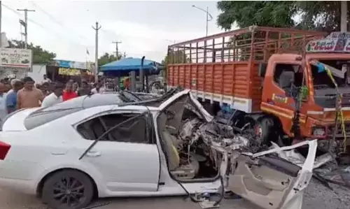 Hayatnagar में आमने-सामने की टक्कर में तीन युवकों की मौत, एक घायल