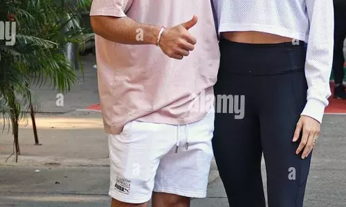 पिकलबॉल खेलते नजर आए विराट और अनुष्का, फैंस बोले – ‘आखिरकार साथ देखा’ पिकलबॉल खेलते नजर आए विराट और अनुष्का, फैंस बोले – ‘आखिरकार साथ देखा’