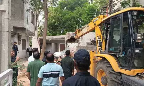 Hydra ने पीरज़ादीगुडा में अनधिकृत ढांचों को ढहाया