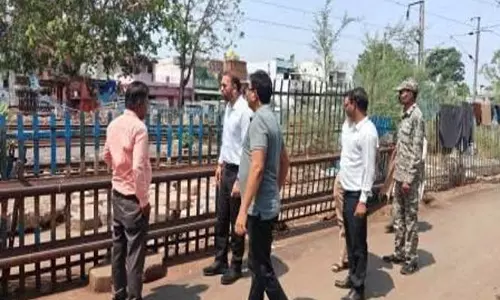 कलेक्टर ने निर्माणाधीन रेलवे क्रासिंग अंडरब्रिज का किया निरीक्षण