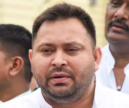 मंच और माइक की व्यवस्था कर सूचित करें, तेजस्वी यादव ने मंगल पांडे को दी चुनौती मंच और माइक की व्यवस्था कर सूचित करें, तेजस्वी यादव ने मंगल पांडे को दी चुनौती