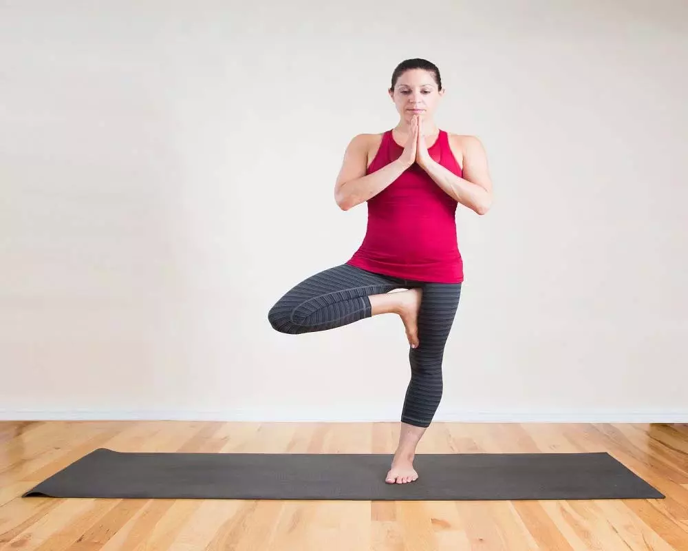 Vrikshasana: वृक्षासन का अभ्यास करने का सही तरीका, जानें इसके फायदे Vrikshasana: वृक्षासन का अभ्यास करने का सही तरीका, जानें इसके फायदे