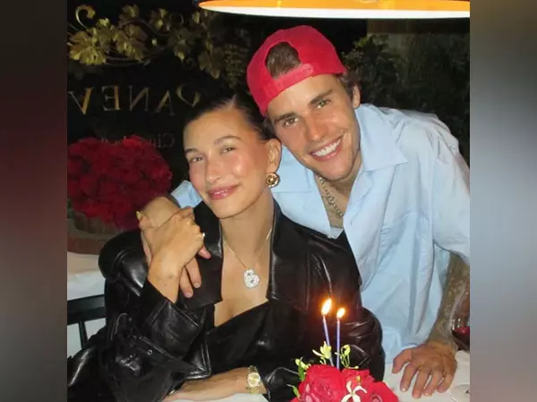 Hailey Bieber ने जस्टिन के साथ अपनी शादी की आलोचना पर प्रतिक्रिया दी Hailey Bieber ने जस्टिन के साथ अपनी शादी की आलोचना पर प्रतिक्रिया दी