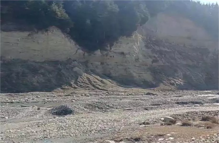 Jammu-Kashmir: जिला प्रशासन की अवैध खनन के खिलाफ सख्त कार्रवाई Jammu-Kashmir: जिला प्रशासन की अवैध खनन के खिलाफ सख्त कार्रवाई