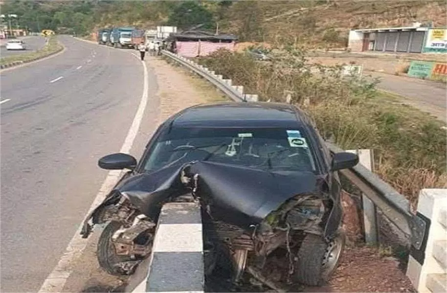 Himachal: दर्दनाक सड़क हादसा, पुल की ग्रिलिंग से टकराई कार, चालक घायल Himachal: दर्दनाक सड़क हादसा, पुल की ग्रिलिंग से टकराई कार, चालक घायल