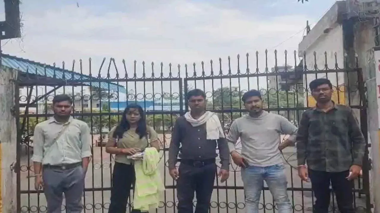 B.ED परीक्षा में अव्यवस्था, कई छात्र एग्जाम देने से छूटे B.ED परीक्षा में अव्यवस्था, कई छात्र एग्जाम देने से छूटे