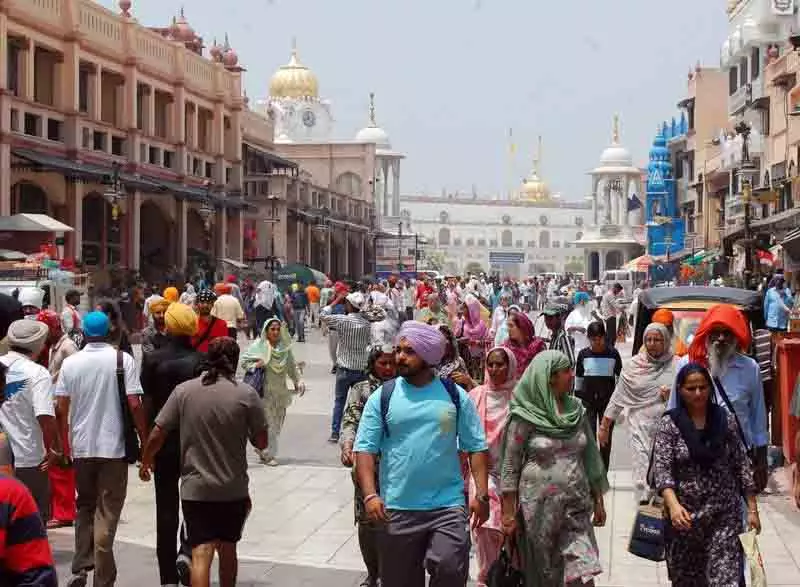 Punjab: रिट्रीट समारोह फिर से शुरू होने से आतिथ्य क्षेत्र को पर्यटकों की संख्या में वृद्धि की उम्मीद Punjab: रिट्रीट समारोह फिर से शुरू होने से आतिथ्य क्षेत्र को पर्यटकों की संख्या में वृद्धि की उम्मीद