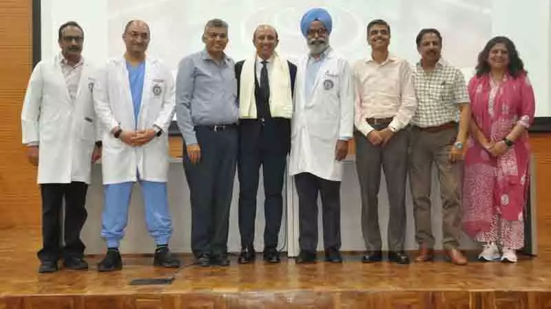DMCH के पूर्व छात्र ने दुनिया का पहला मानव मूत्राशय प्रत्यारोपण किया DMCH के पूर्व छात्र ने दुनिया का पहला मानव मूत्राशय प्रत्यारोपण किया