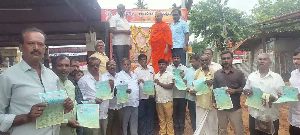 Karnataka : अहिल्याबाई होल्कर जयंती के अवसर पर अत्तिबेले में ज्योति यात्रा निकाली गई Karnataka : अहिल्याबाई होल्कर जयंती के अवसर पर अत्तिबेले में ज्योति यात्रा निकाली गई