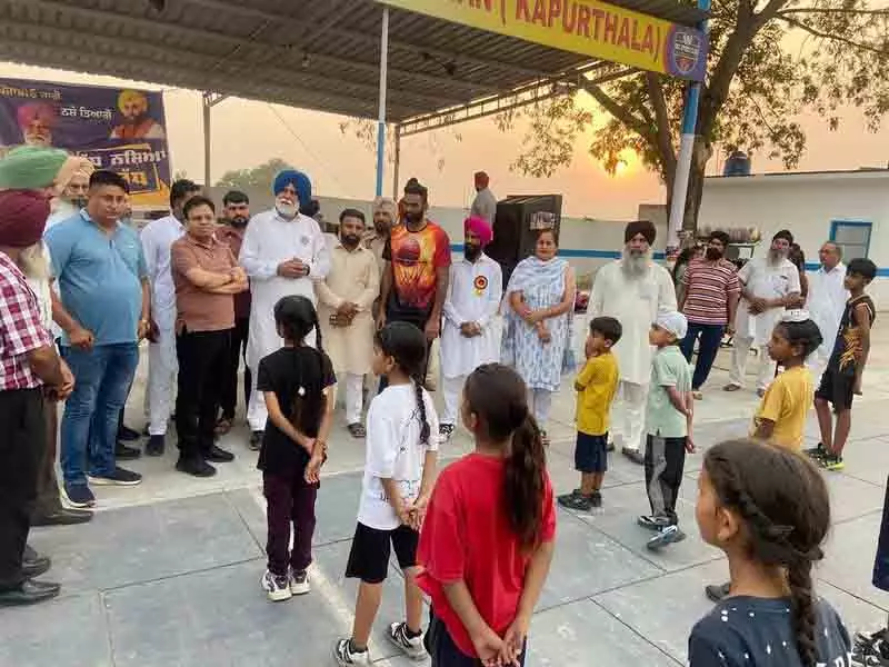 मात्र 65 घरों वाले Dabulian village ने युवाओं को नशे से दूर रखने के लिए बास्केटबॉल को अपनाया मात्र 65 घरों वाले Dabulian village ने युवाओं को नशे से दूर रखने के लिए बास्केटबॉल को अपनाया