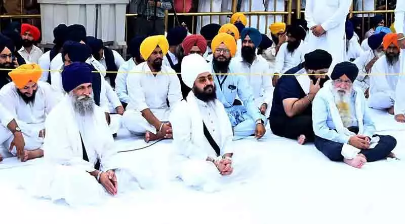 Akal Takht ने रणजीत सिंह ढडरियांवाले को माफ कर दिया, सिख सिद्धांतों का पालन करने को कहा गया Akal Takht ने रणजीत सिंह ढडरियांवाले को माफ कर दिया, सिख सिद्धांतों का पालन करने को कहा गया