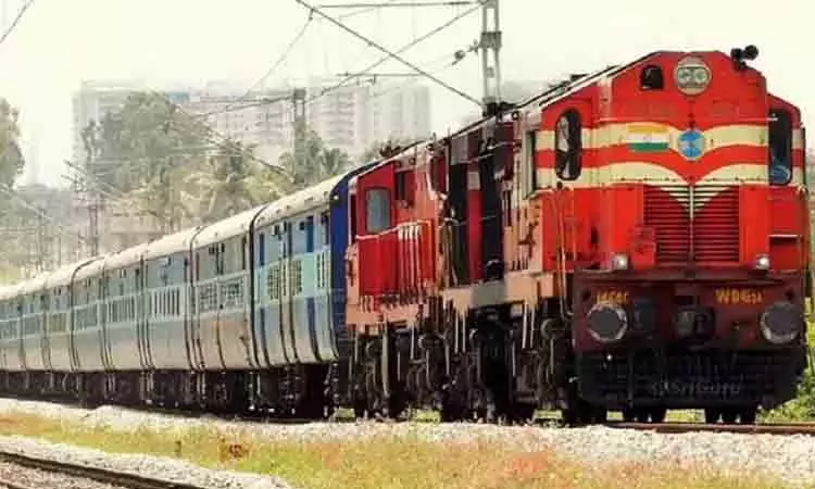 घातक दुर्घटनाओं पर अंकुश लगाने के लिए दक्षिणी Railway ने फुटबोर्ड यात्रा पर जुर्माना लगाया घातक दुर्घटनाओं पर अंकुश लगाने के लिए दक्षिणी Railway ने फुटबोर्ड यात्रा पर जुर्माना लगाया