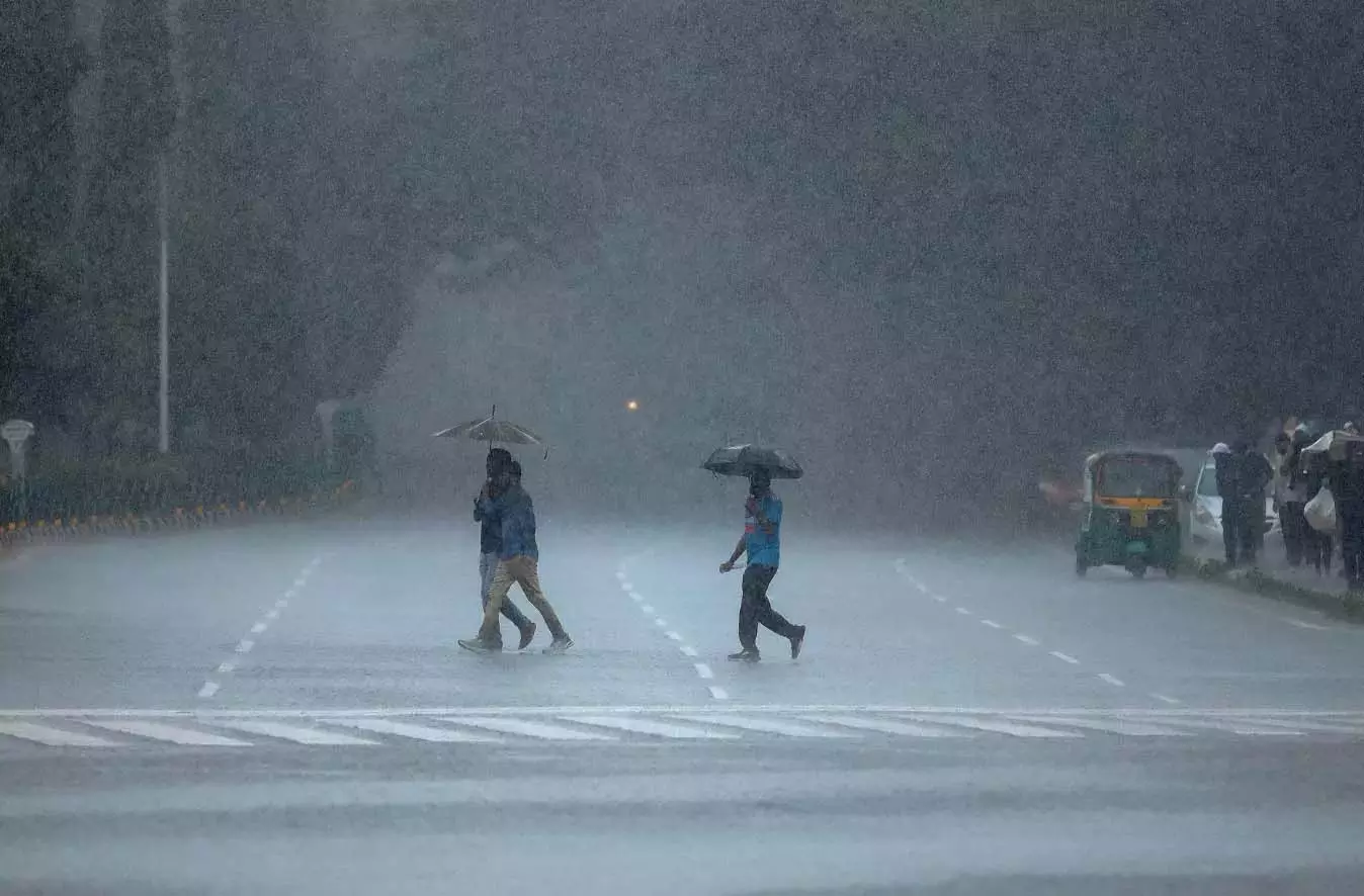 दक्षिण-पश्चिम मॉनसून के आगे बढ़ने से Andhra में भारी बारिश हुई दक्षिण-पश्चिम मॉनसून के आगे बढ़ने से Andhra में भारी बारिश हुई