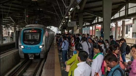 Mumbai: 10 साल पुरानी मेट्रो-1 को लेकर यात्रियों की शिकायतों Mumbai: 10 साल पुरानी मेट्रो-1 को लेकर यात्रियों की शिकायतों