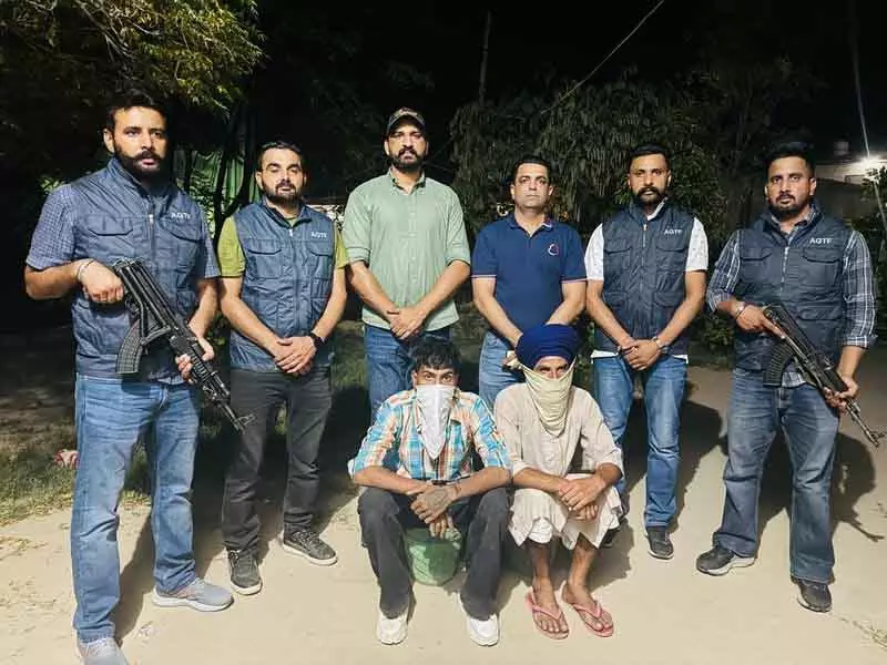 Arsh Dala गिरोह के 2 सदस्य गिरफ्तार, हथियार जब्त Arsh Dala गिरोह के 2 सदस्य गिरफ्तार, हथियार जब्त
