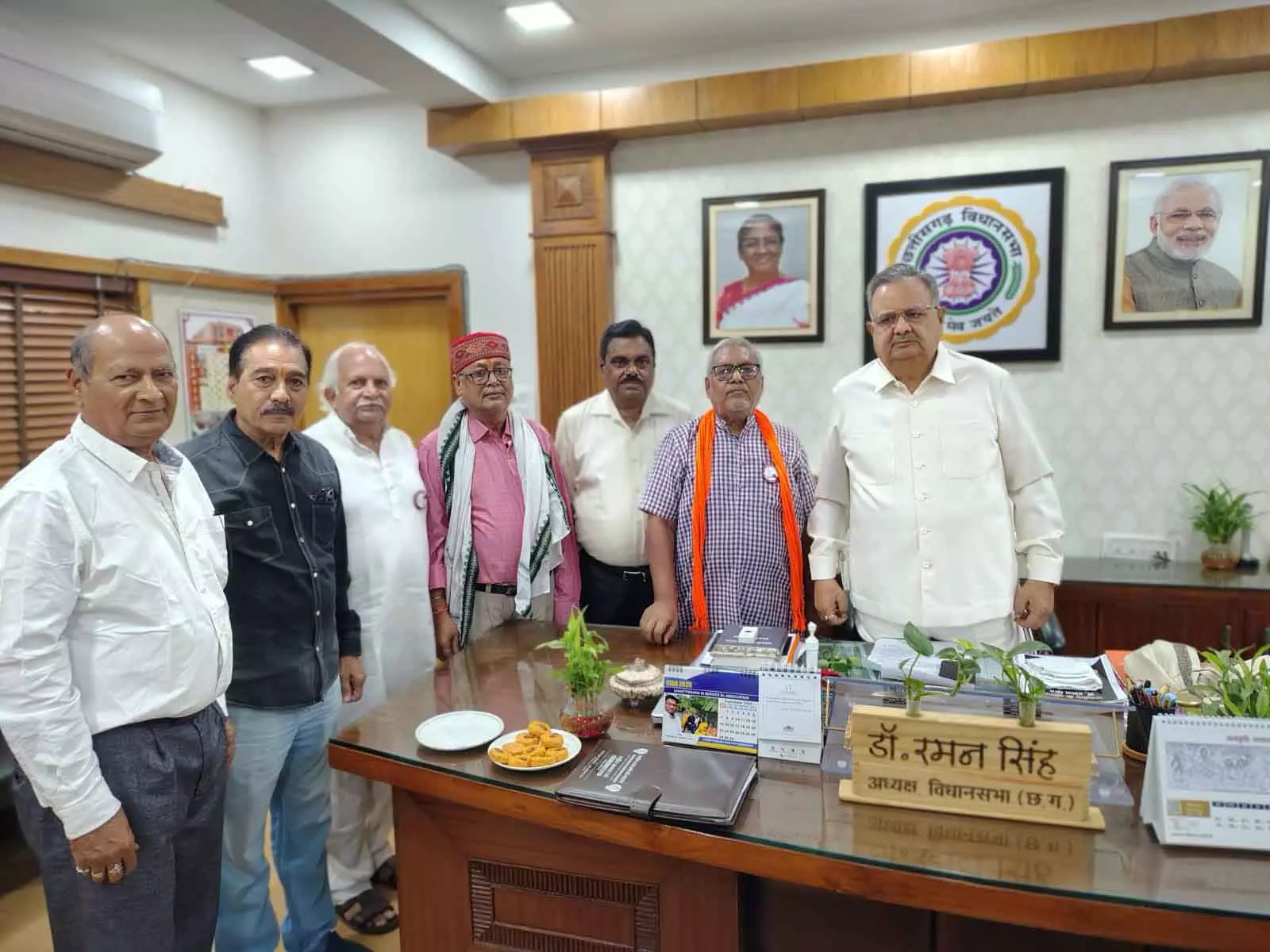 रमन सिंह से मिले पेंशनर रमन सिंह से मिले पेंशनर