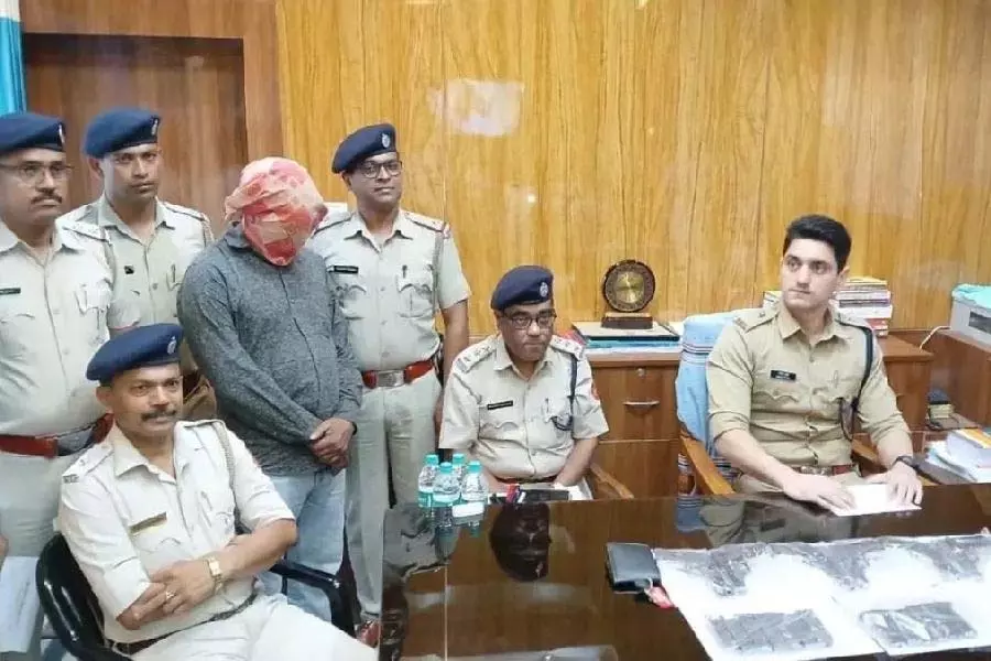 दंगा प्रभावित Murshidabad में अवैध हथियार बरामद, दो गिरफ्तार दंगा प्रभावित Murshidabad में अवैध हथियार बरामद, दो गिरफ्तार
