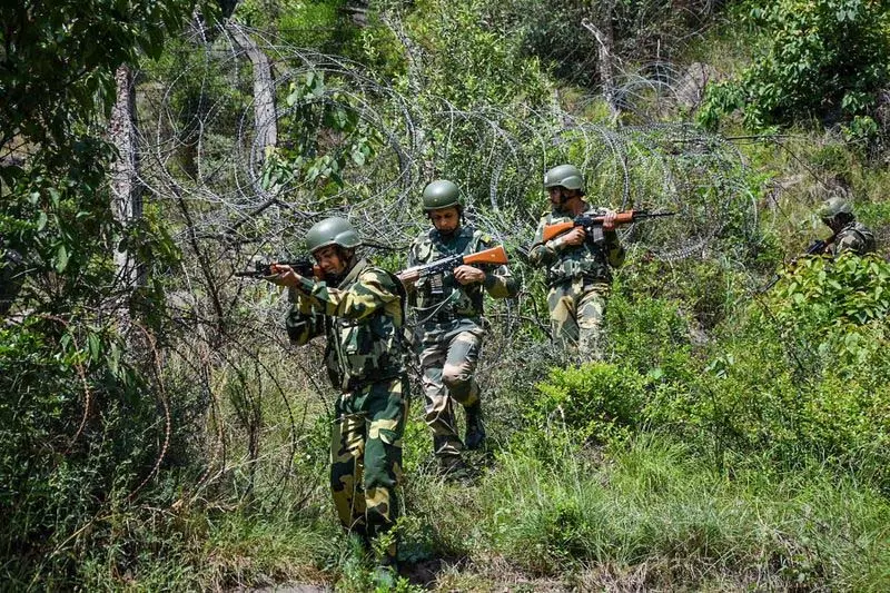 J-K के किश्तवाड़ में आतंकवादियों के साथ गोलीबारी, तलाशी अभियान जारी J-K के किश्तवाड़ में आतंकवादियों के साथ गोलीबारी, तलाशी अभियान जारी