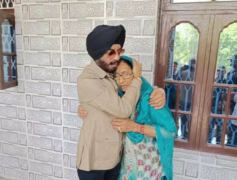 Bitta ने कहा, गद्दार और सीमा पार के दुश्मन समान रूप से खतरनाक Bitta ने कहा, गद्दार और सीमा पार के दुश्मन समान रूप से खतरनाक