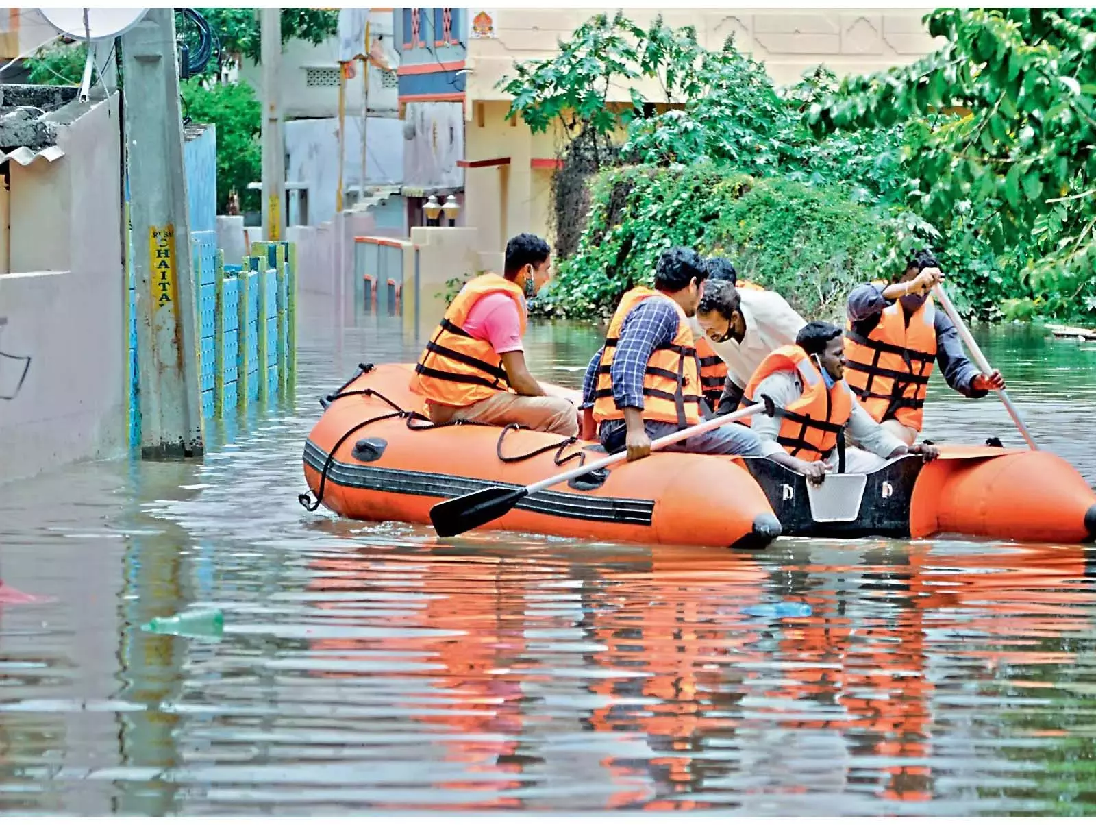 Telangana बाढ़ से निपटने के लिए ‘गोल्डन ऑवर’ के लिए तैयार Telangana बाढ़ से निपटने के लिए ‘गोल्डन ऑवर’ के लिए तैयार