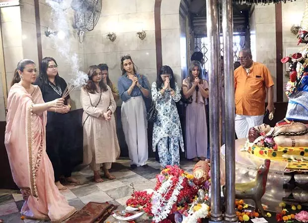 मां की रिलीज से पहले Kajol ने कोलकाता के दक्षिणेश्वर काली मंदिर में लिया आशीर्वाद मां की रिलीज से पहले Kajol ने कोलकाता के दक्षिणेश्वर काली मंदिर में लिया आशीर्वाद