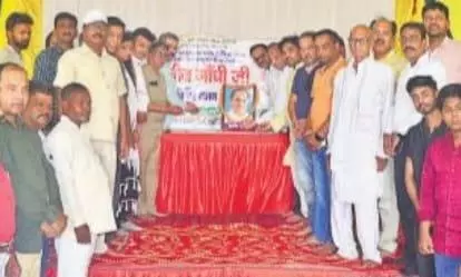 Bareilly: कांग्रेस कार्यकर्ताओं ने राजीव गांधी की पुण्यतिथि पर पौधे लगाकर दी श्रद्धांजलि Bareilly: कांग्रेस कार्यकर्ताओं ने राजीव गांधी की पुण्यतिथि पर पौधे लगाकर दी श्रद्धांजलि