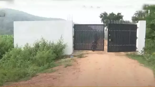 Andhra : ‘सज्जला’ एस्टेट में 63 एकड़ कब्ज़ा की गई ज़मीन ज़ब्त Andhra : ‘सज्जला’ एस्टेट में 63 एकड़ कब्ज़ा की गई ज़मीन ज़ब्त