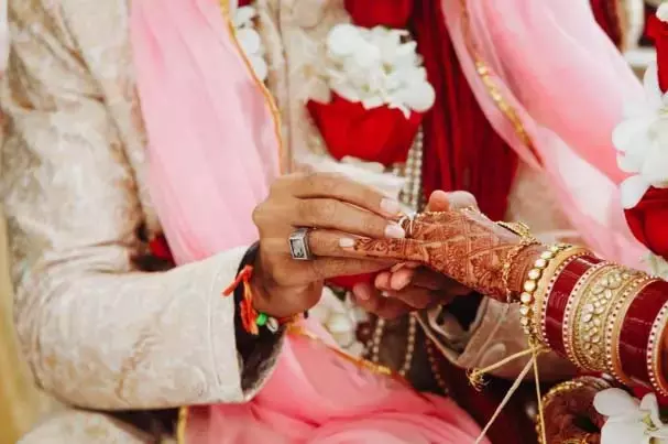 Telangana: कलेक्टर ने पेड्डापल्ली में अनाथ की शादी संपन्न कराई Telangana: कलेक्टर ने पेड्डापल्ली में अनाथ की शादी संपन्न कराई