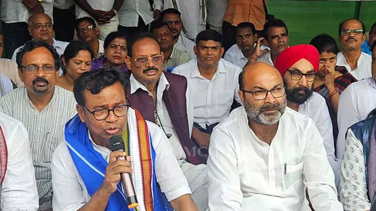 Congress ने भुवनेश्वर में 24 घंटे का विरोध प्रदर्शन किया, ओबीसी के लिए 27% आरक्षण की मांग की Congress ने भुवनेश्वर में 24 घंटे का विरोध प्रदर्शन किया, ओबीसी के लिए 27% आरक्षण की मांग की