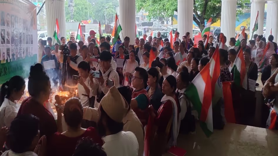 Arunachal : सशस्त्र बलों के सम्मान में पासीघाट की महिलाओं ने निकाली यात्रा Arunachal : सशस्त्र बलों के सम्मान में पासीघाट की महिलाओं ने निकाली यात्रा