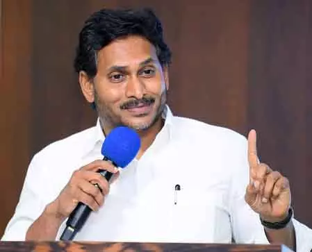 शराब मामला चंद्रबाबू नायडू के खिलाफ आरोपों को कमजोर करने का दिखावा: Jagan शराब मामला चंद्रबाबू नायडू के खिलाफ आरोपों को कमजोर करने का दिखावा: Jagan