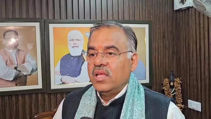 उमर अब्दुल्ला पाकिस्तान की ISI को खुश करने के लिए पलायनवादी राजनीति कर रहे: Chugh उमर अब्दुल्ला पाकिस्तान की ISI को खुश करने के लिए पलायनवादी राजनीति कर रहे: Chugh