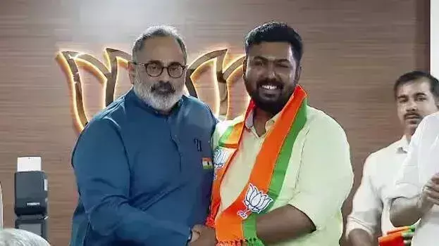 Kerala : एसएफआई के पूर्व जिला सचिव भाजपा में शामिल हुए Kerala : एसएफआई के पूर्व जिला सचिव भाजपा में शामिल हुए