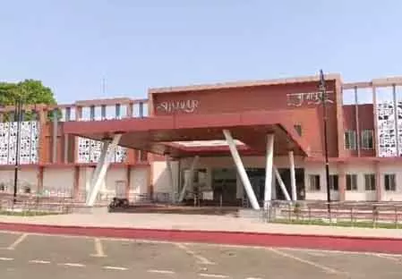 MP को मिले छह पुनर्विकसित अमृत भारत स्टेशन, यात्रियों ने पीएम मोदी की पहल की सराहना की MP को मिले छह पुनर्विकसित अमृत भारत स्टेशन, यात्रियों ने पीएम मोदी की पहल की सराहना की