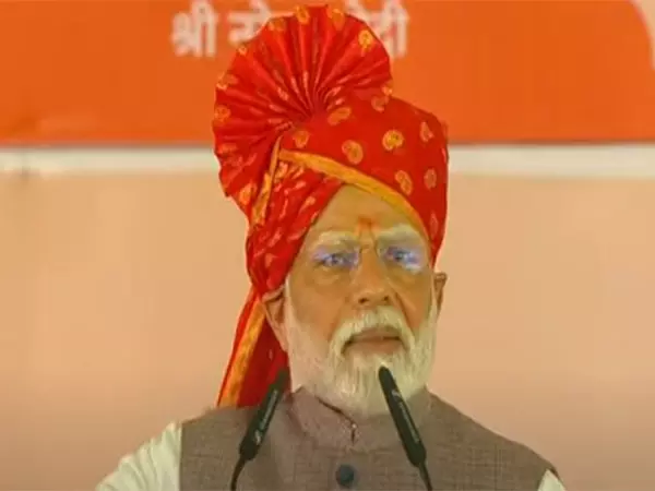 PM Modi ने बीकानेर में 26,000 करोड़ रुपये की परियोजनाओं का किया उद्घाटन और शिलान्यास PM Modi ने बीकानेर में 26,000 करोड़ रुपये की परियोजनाओं का किया उद्घाटन और शिलान्यास