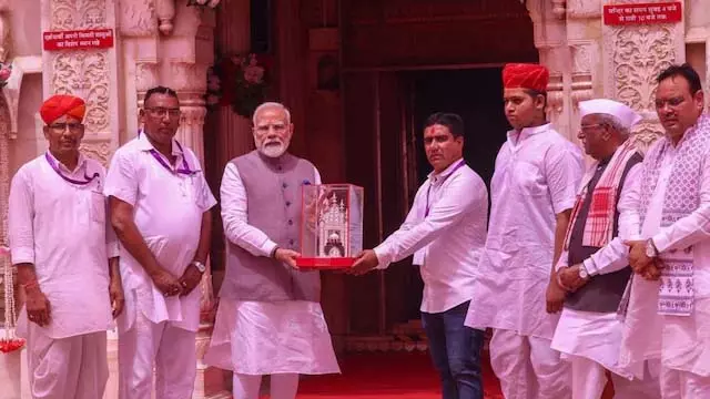 Rajasthan:PM मोदी ने बीकानेर में करणी माता मंदिर में दर्शन किए Rajasthan:PM मोदी ने बीकानेर में करणी माता मंदिर में दर्शन किए