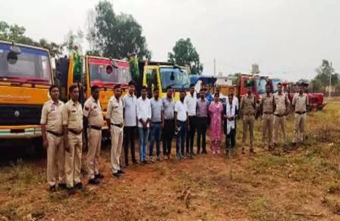 अवैध रेत परिवहन पर कार्रवाई, 8 वाहन जब्त अवैध रेत परिवहन पर कार्रवाई, 8 वाहन जब्त